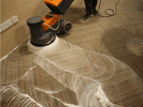 Carpet cleaning machine