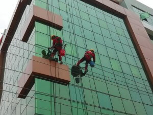 outdoor window and glass cleaning services